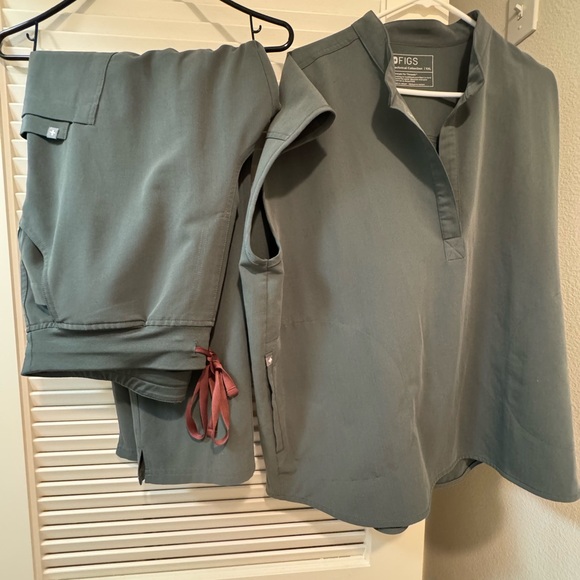 Figs Other - Figs Women's Scrub in color Banzai Complete set Size XXL